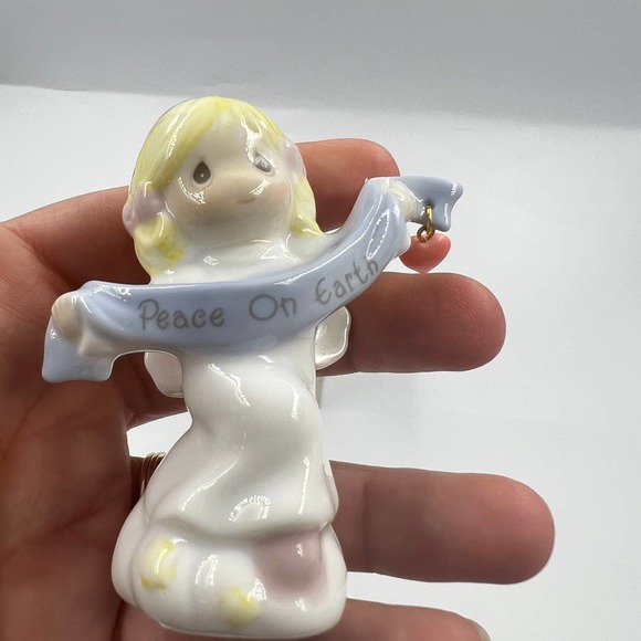 Vintage Precious Moments Enesco 1998 PMI Peace On Earth Christmas Figurine - Picture 6 of 8